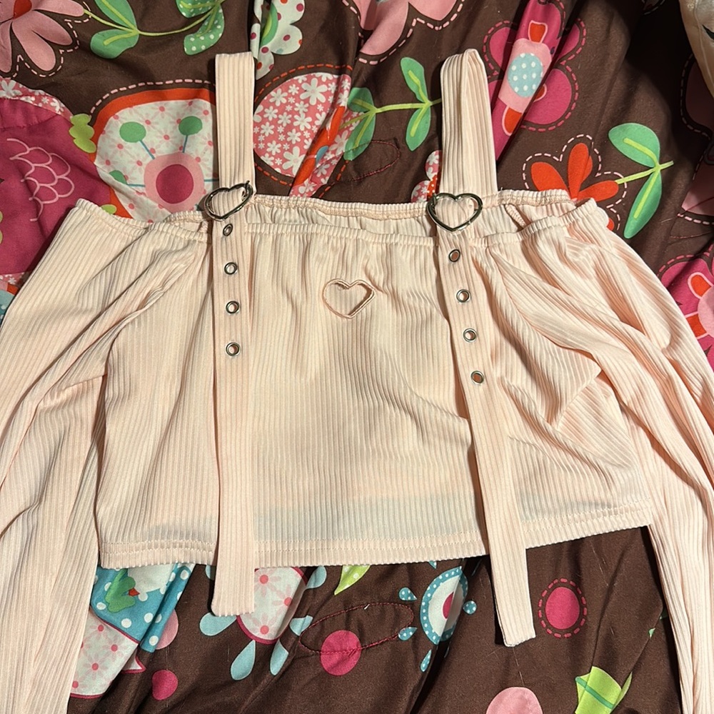*sold* ROMWE Cropped Heart Shirt - Picture 1 of 5